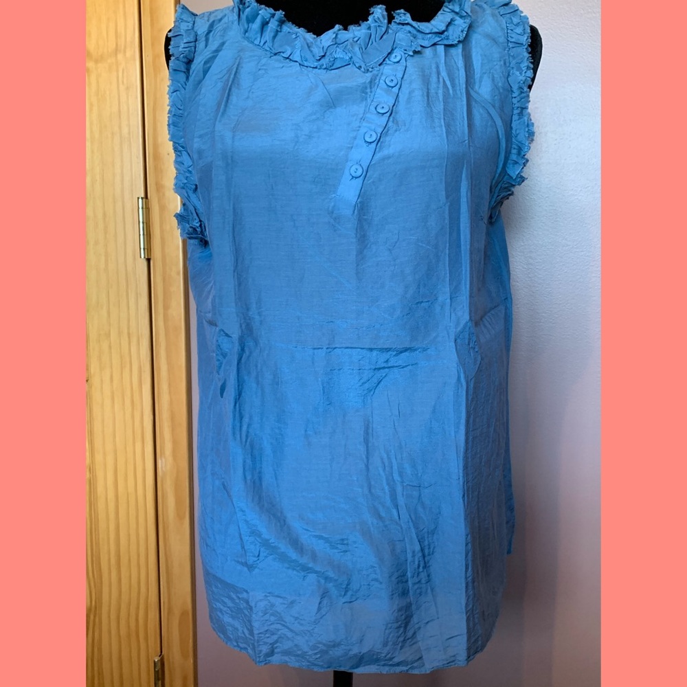 Gap sleeveless blouse